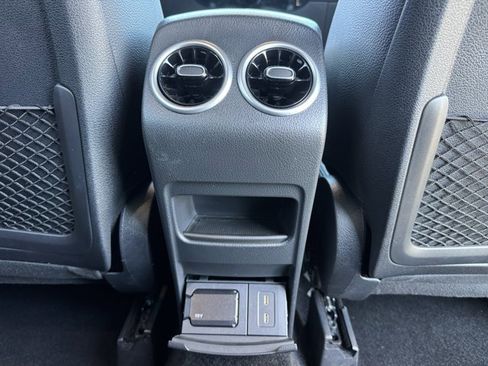 Used 2024 Mercedes-Benz GLB 250 4MATIC image 9