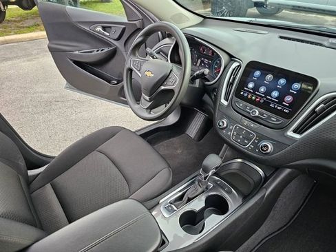 Used 2025 Chevrolet Malibu LT FWD image 21