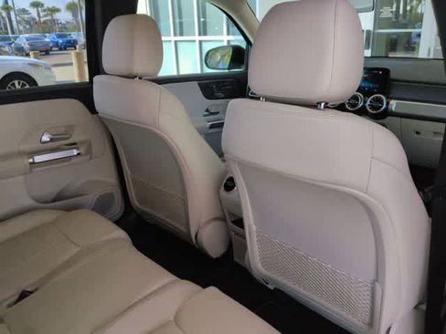 Used 2022 Mercedes-Benz GLB 250 GLB 250 image 18