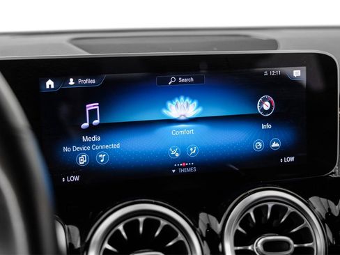 Used 2020 Mercedes-Benz GLB 250 w/ Premium Package image 33