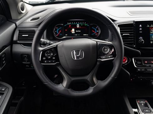 Used 2022 Honda Pilot Touring image 11