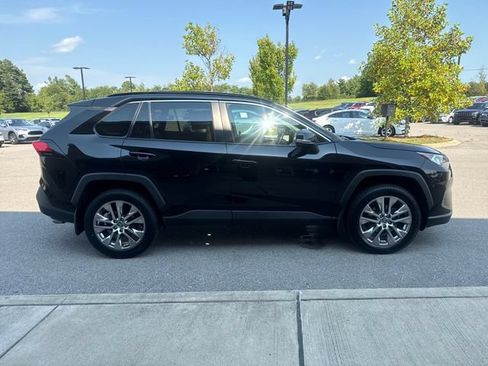 Used 2021 Toyota RAV4 XLE Premium AWD/4WD image 5