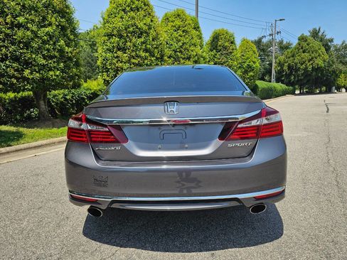 Used 2017 Honda Accord Sport image 4