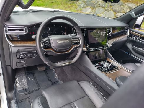 Used 2022 Jeep Grand Wagoneer Series II w/ Convenience Group III image 11