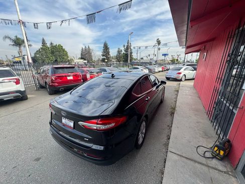 Used 2019 Ford Fusion SE FWD image 5