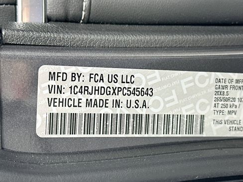 Used 2023 Jeep Grand Cherokee Overland AWD/4WD image 33