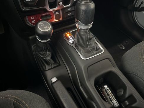 Used 2024 Jeep Wrangler Unlimited Sport AWD/4WD image 17