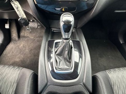 Used 2017 Nissan Rogue S image 34