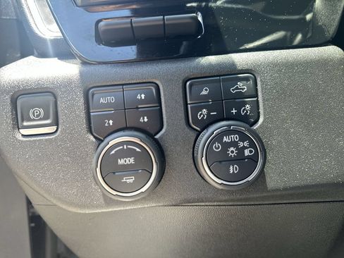 Used 2023 Chevrolet Silverado 1500 High Country w/ Technology Package AWD/4WD image 29