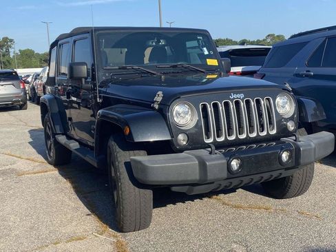 Used 2018 Jeep Wrangler Unlimited Sahara w/ Connectivity Group AWD/4WD image 1