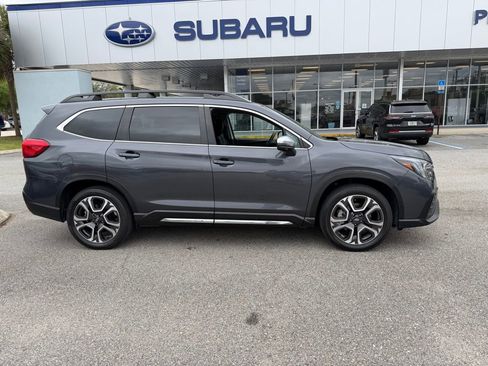 Used 2023 Subaru Ascent Limited w/ Technology Package AWD/4WD image 2
