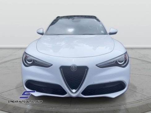 Used 2022 Alfa Romeo Stelvio Ti image 2