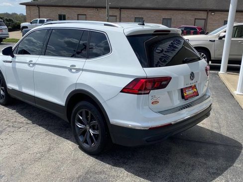 Used 2022 Volkswagen Tiguan SE image 3