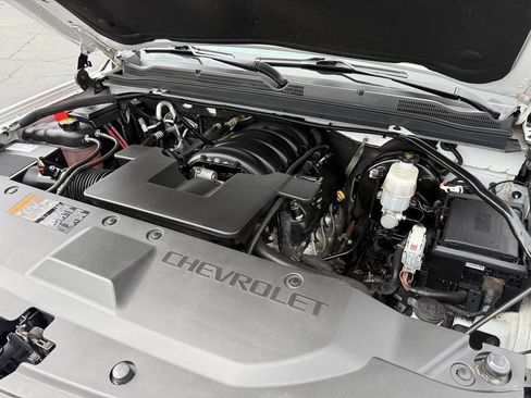 Used 2019 Chevrolet Suburban Premier AWD/4WD image 10