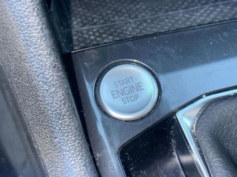 Used 2022 Volkswagen Tiguan SE R-Line image 28