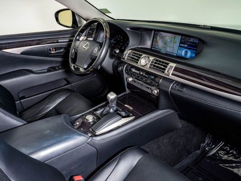 Used 2013 Lexus LS 460 AWD w/ Comfort Pkg image 13