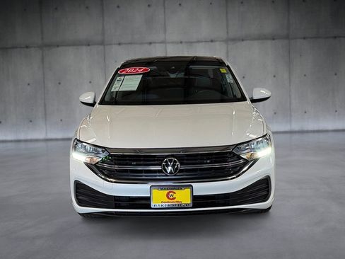 Used 2024 Volkswagen Jetta SE w/ Panoramic Sunroof Package FWD image 8