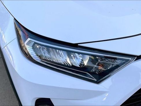 Used 2019 Toyota RAV4 XLE w/ Convenience Package FWD image 29
