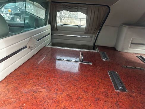 Used 2003 Cadillac De Ville Hearse image 24