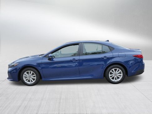 Certified 2025 Toyota Camry LE FWD image 5