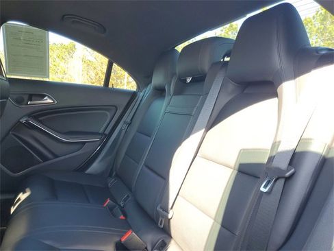Used 2015 Mercedes-Benz CLA 250 image 9