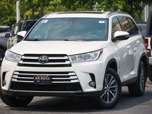 Used 2019 Toyota Highlander XLE AWD/4WD image 13