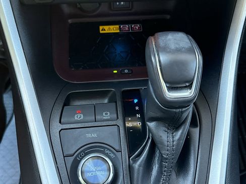 Used 2023 Toyota RAV4 Limited image 28