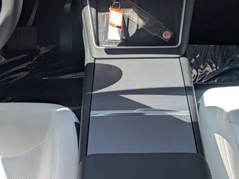 Used 2026 Tesla Model Y 2WD image 33
