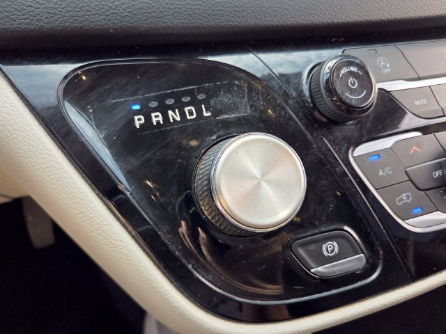 Used 2020 Chrysler Voyager LX FWD image 29