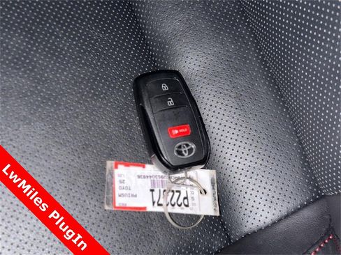 Used 2025 Toyota Prius Plug-In Hybrid image 29