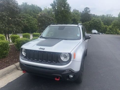 Used 2017 Jeep Renegade Trailhawk w/ Premium Trailhawk Package AWD/4WD image 6