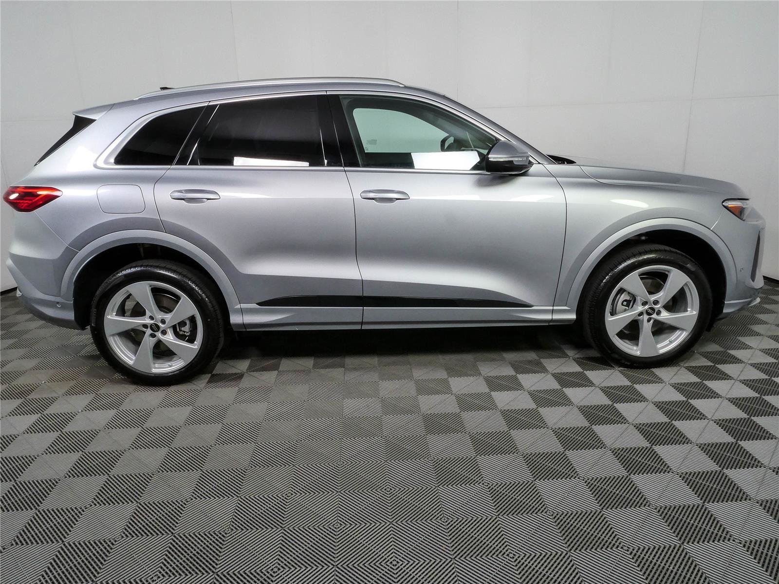 New 2026 Audi Q5 Premium Plus AWD/4WD image 2