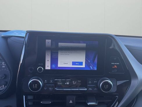 Used 2024 Toyota Highlander LE AWD/4WD image 22