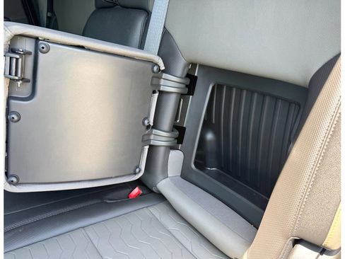 Used 2022 Chevrolet Silverado 1500 ZR2 w/ Technology Package image 14