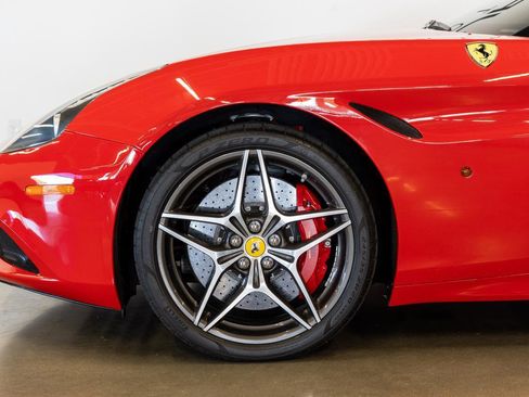 Used 2017 Ferrari California T image 31