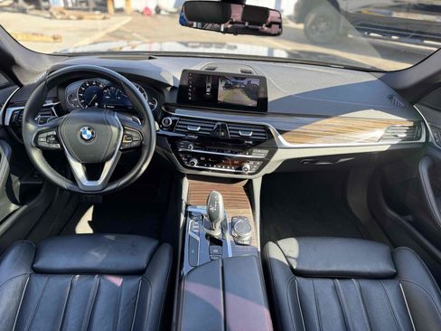 Used 2018 BMW 530i w/ Premium Package image 22