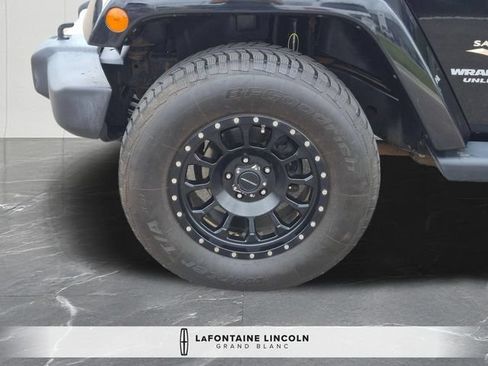 Used 2014 Jeep Wrangler Unlimited Sahara AWD/4WD image 31