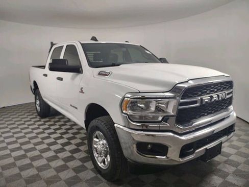 Used 2022 RAM 2500 Tradesman w/ Chrome Appearance Group AWD/4WD image 5