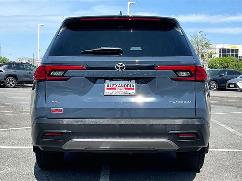 Used 2024 Toyota Grand Highlander AWD image 4