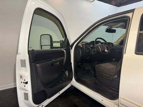 Used 2011 GMC Sierra 3500 SLE w/ SLE Preferred Package AWD/4WD image 8