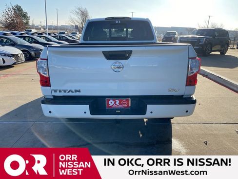 Used 2021 Nissan Titan SV w/ SV Convenience Package RWD image 4