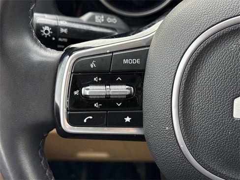 Used 2024 Kia Carnival EX image 24