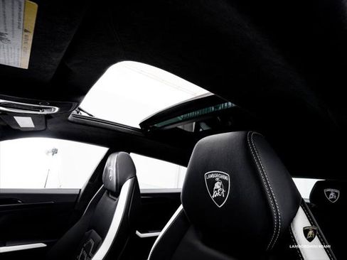 Used 2026 Lamborghini Urus SE AWD/4WD image 34