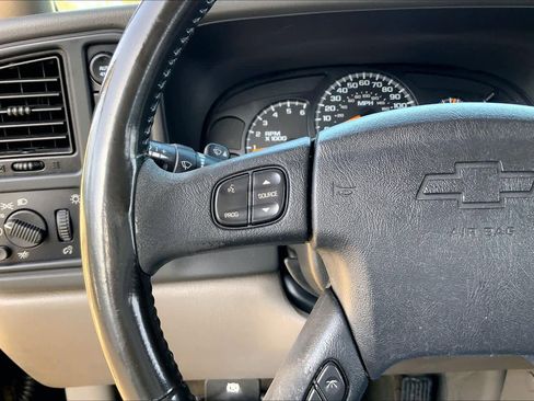 Used 2004 Chevrolet Suburban Z71 w/ Preferred Equipment Group image 24