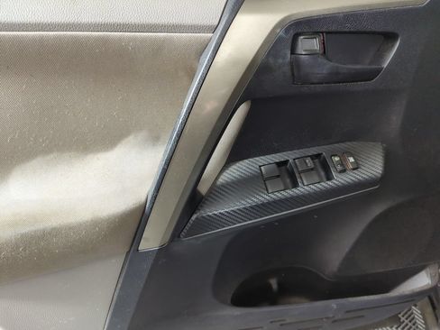 Used 2013 Toyota RAV4 LE FWD image 9