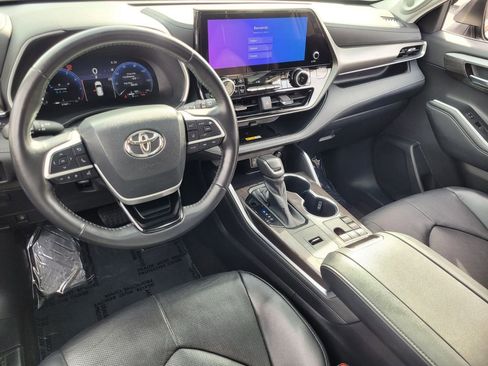 Used 2023 Toyota Highlander Limited image 8