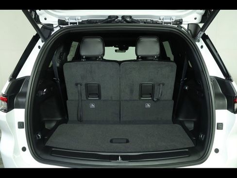 New 2025 Jeep Grand Cherokee L Altitude image 15