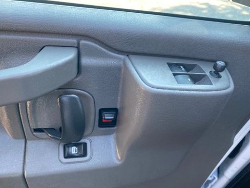 Used 2022 Chevrolet Express 2500 w/ Driver Convenience Package RWD image 18