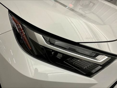 Used 2022 Toyota RAV4 XLE image 32