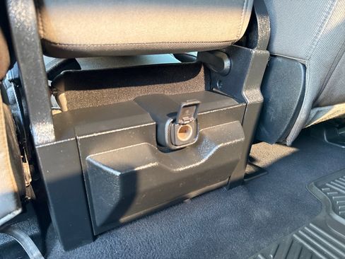 Used 2021 Ford F250 XLT w/ FX4 Off-Road Package image 29